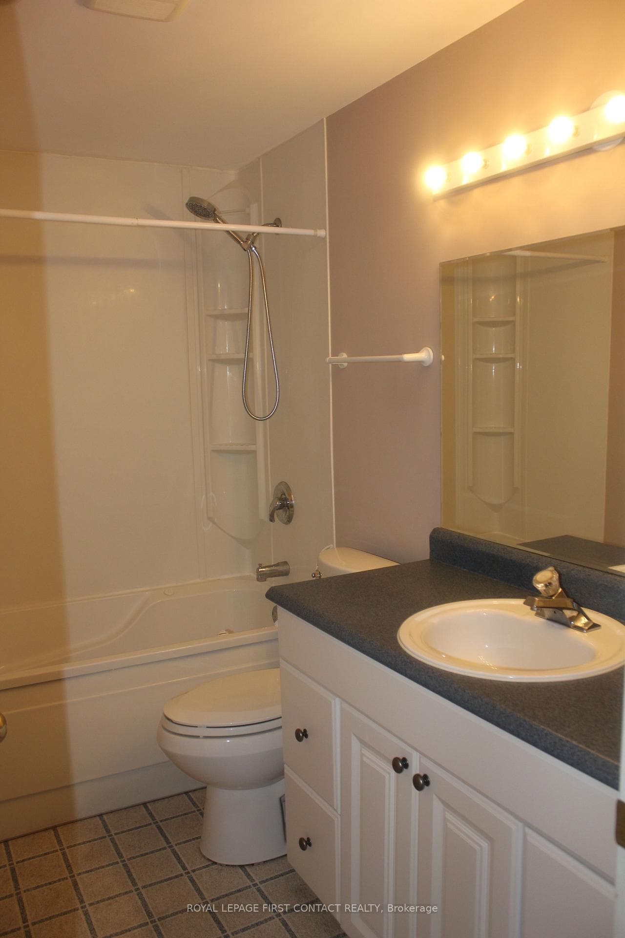401 Mary Street photo 36