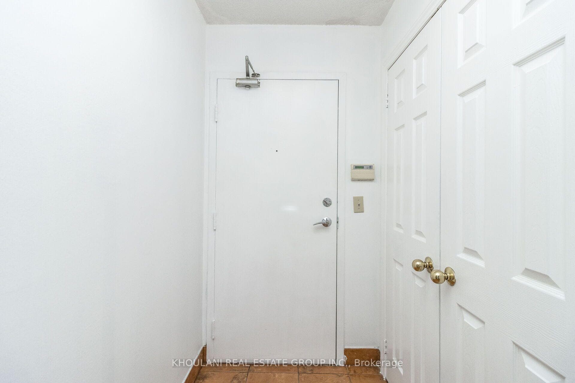 335 Webb Drive Unit 2006 photo 6