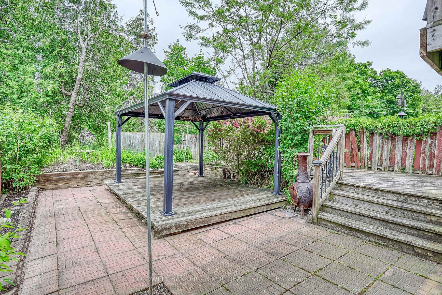 1300 Sunnybrae Crescent photo 31
