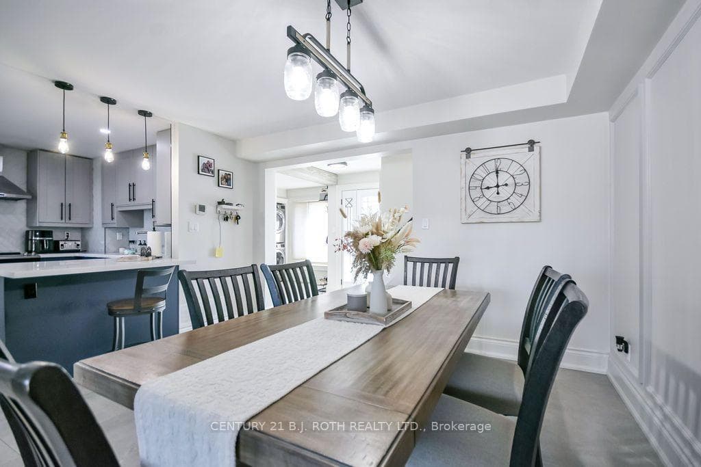 Large Eat in kitchen