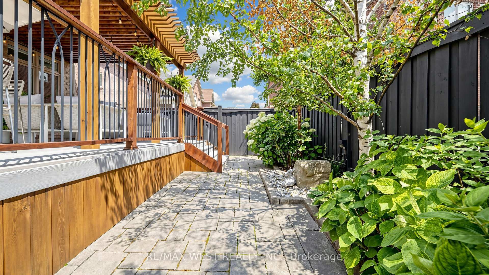 57 Alex Campbell Crescent photo 25