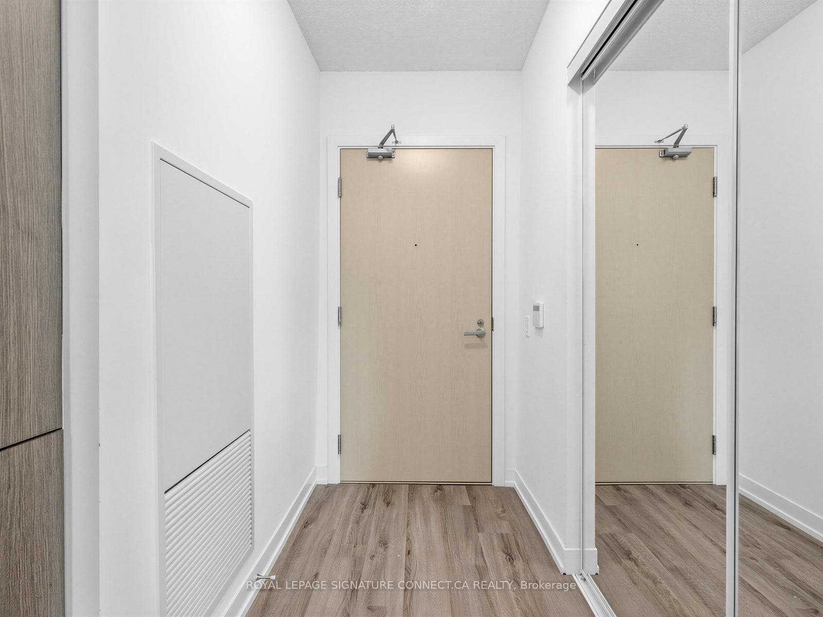 138 Downes Street Unit 805 photo 3