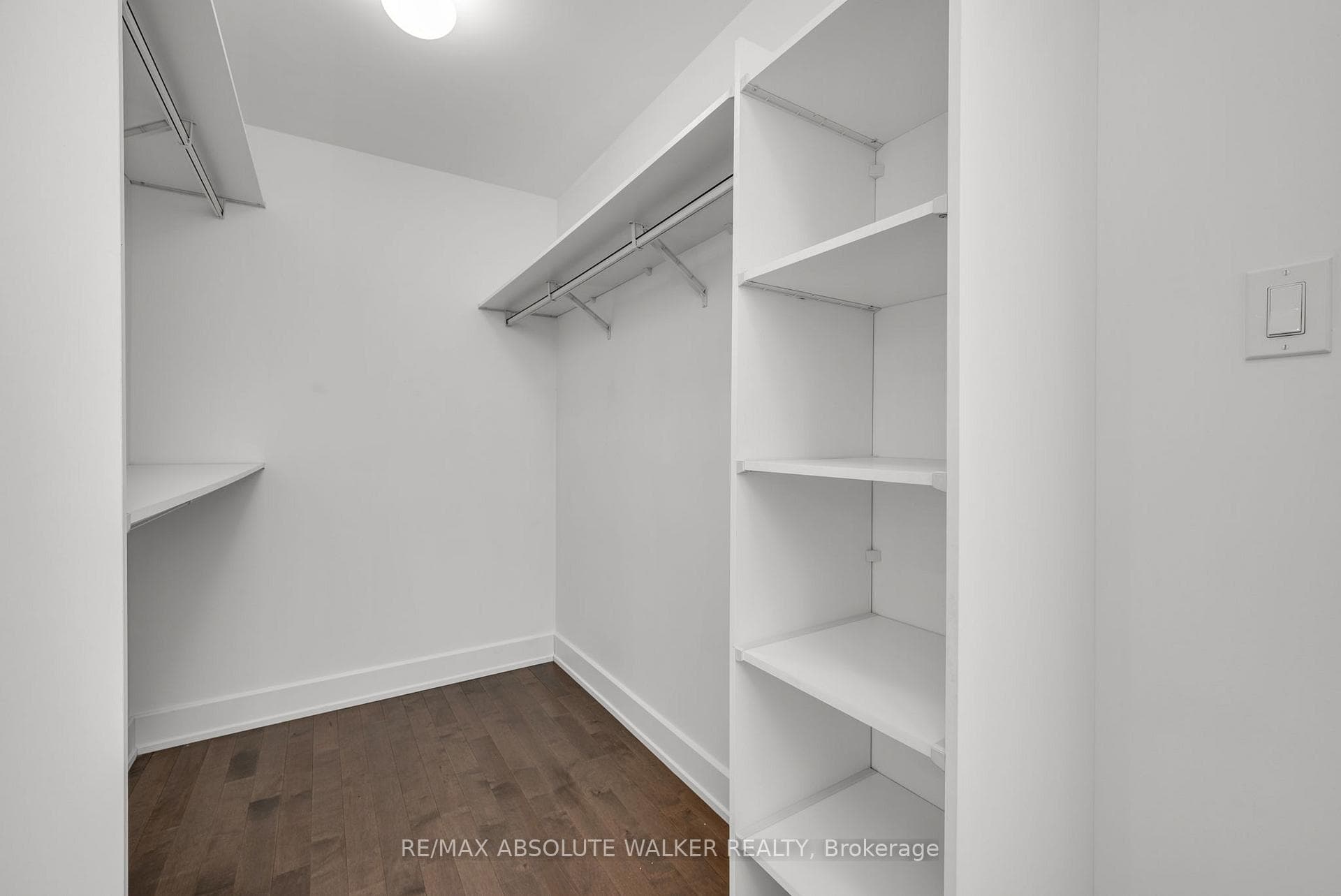 305 Elizabeth Cosgrove Private Unit 101 photo 32