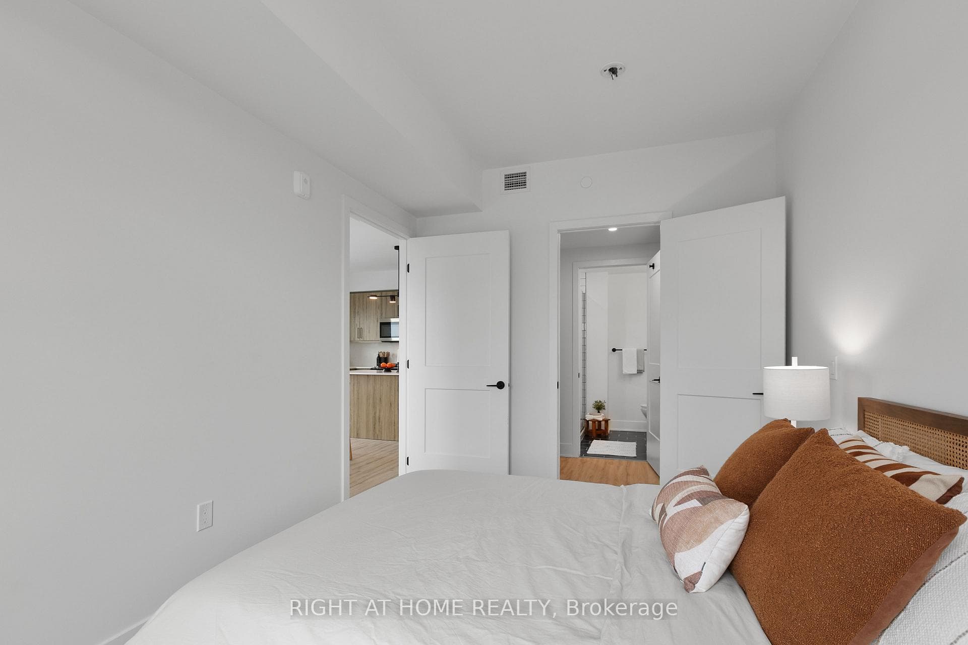 377 Winona Avenue Unit 607 photo 23