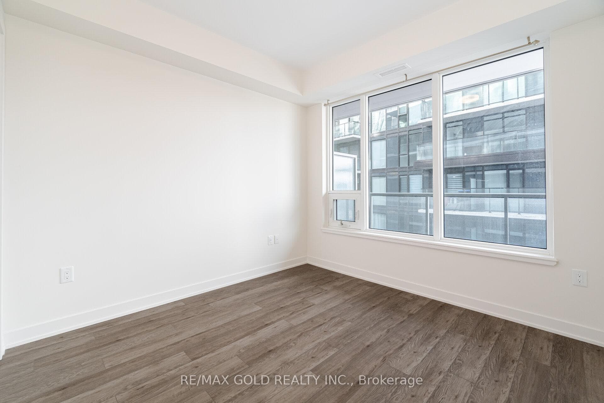 212 King William Street Unit #915 photo 16