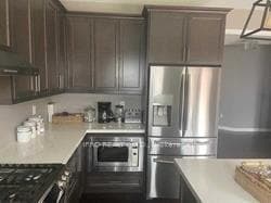 425 Tansley Street photo 4