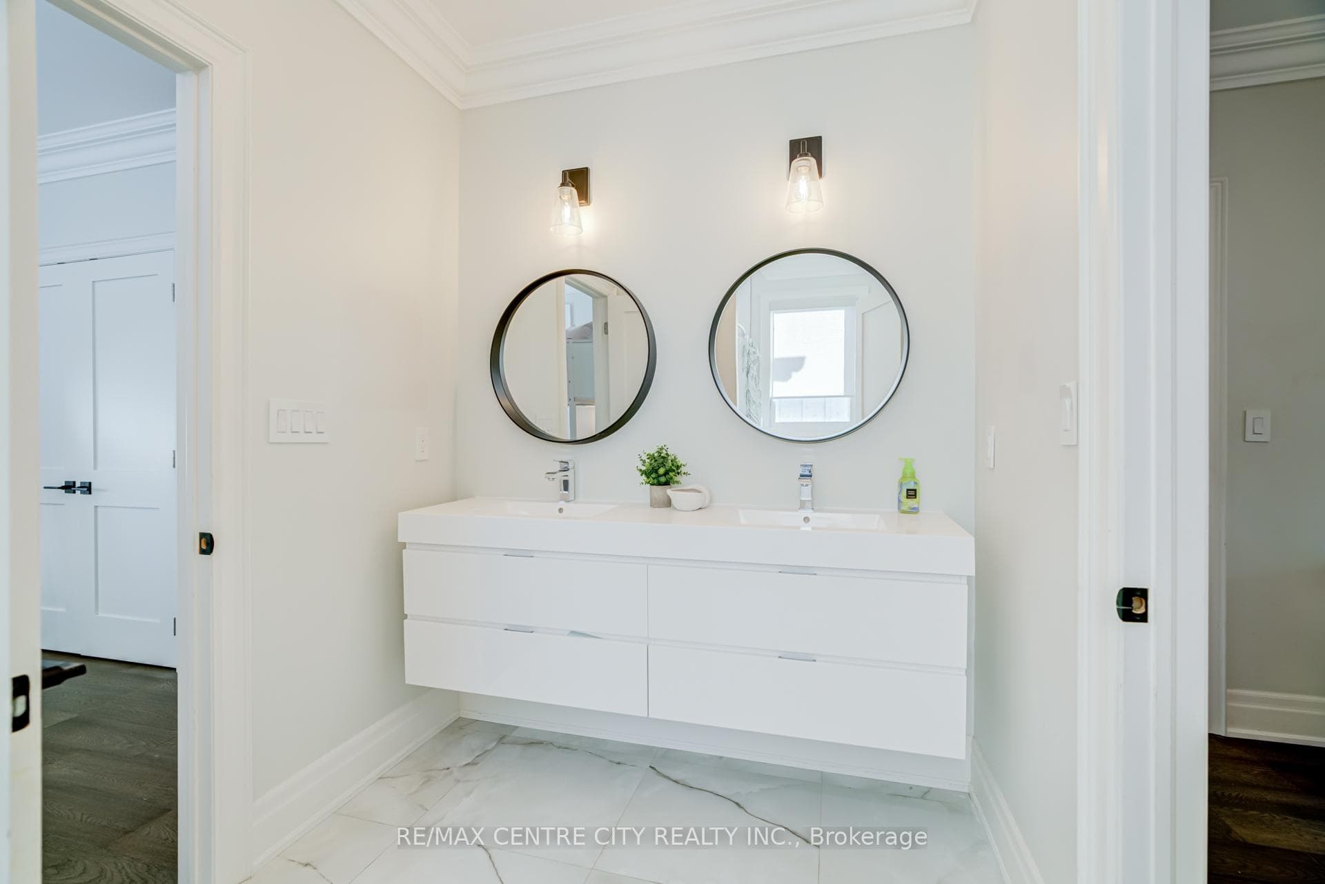 301 Martin Street photo 33
