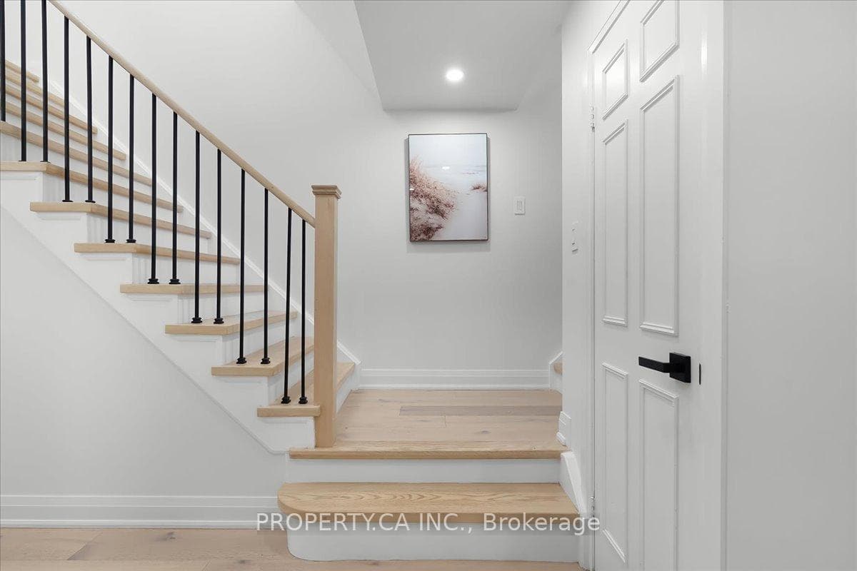 72 Roxborough Lane photo 12