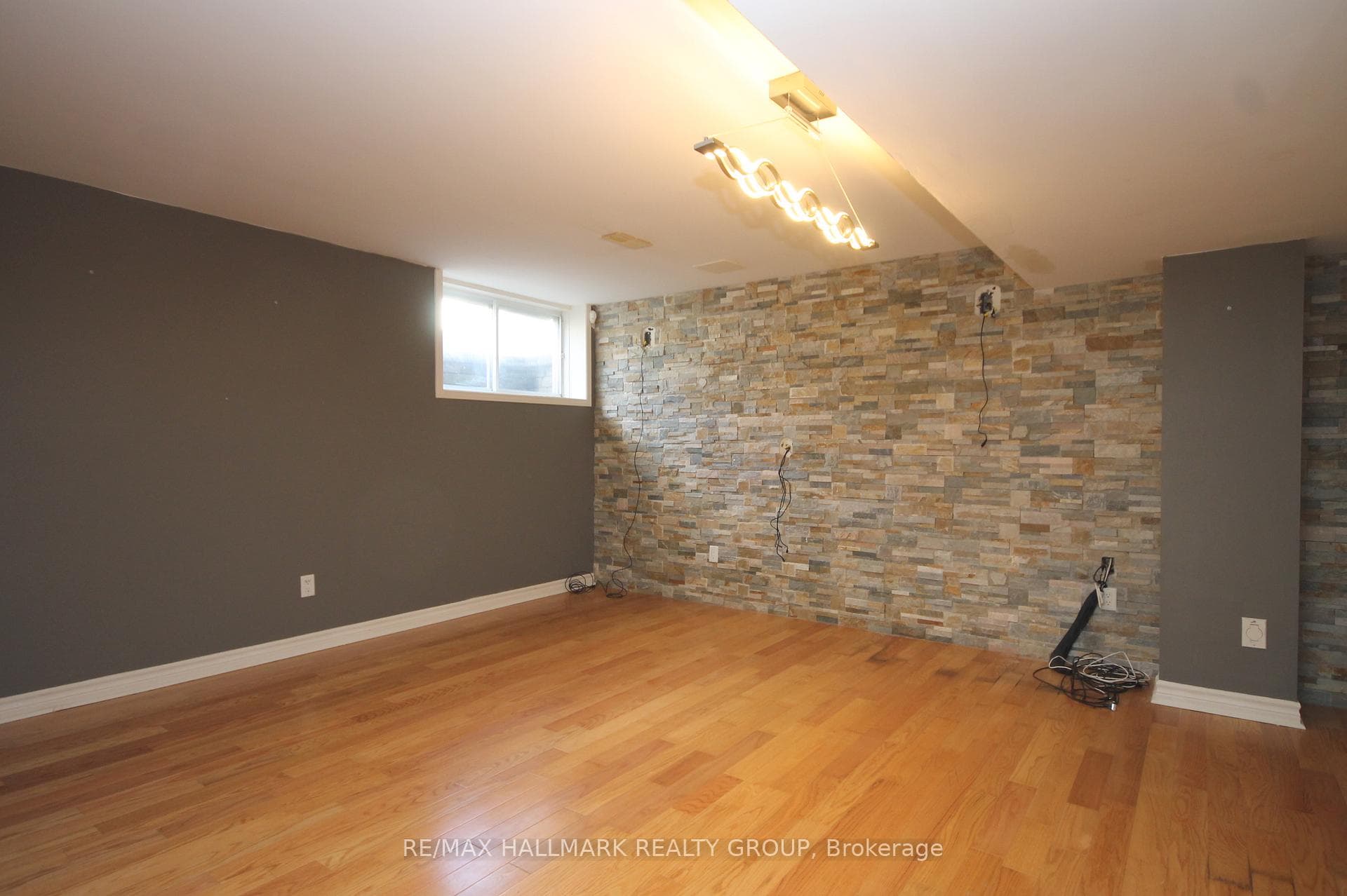 322 FAIRLAKES Way photo 36