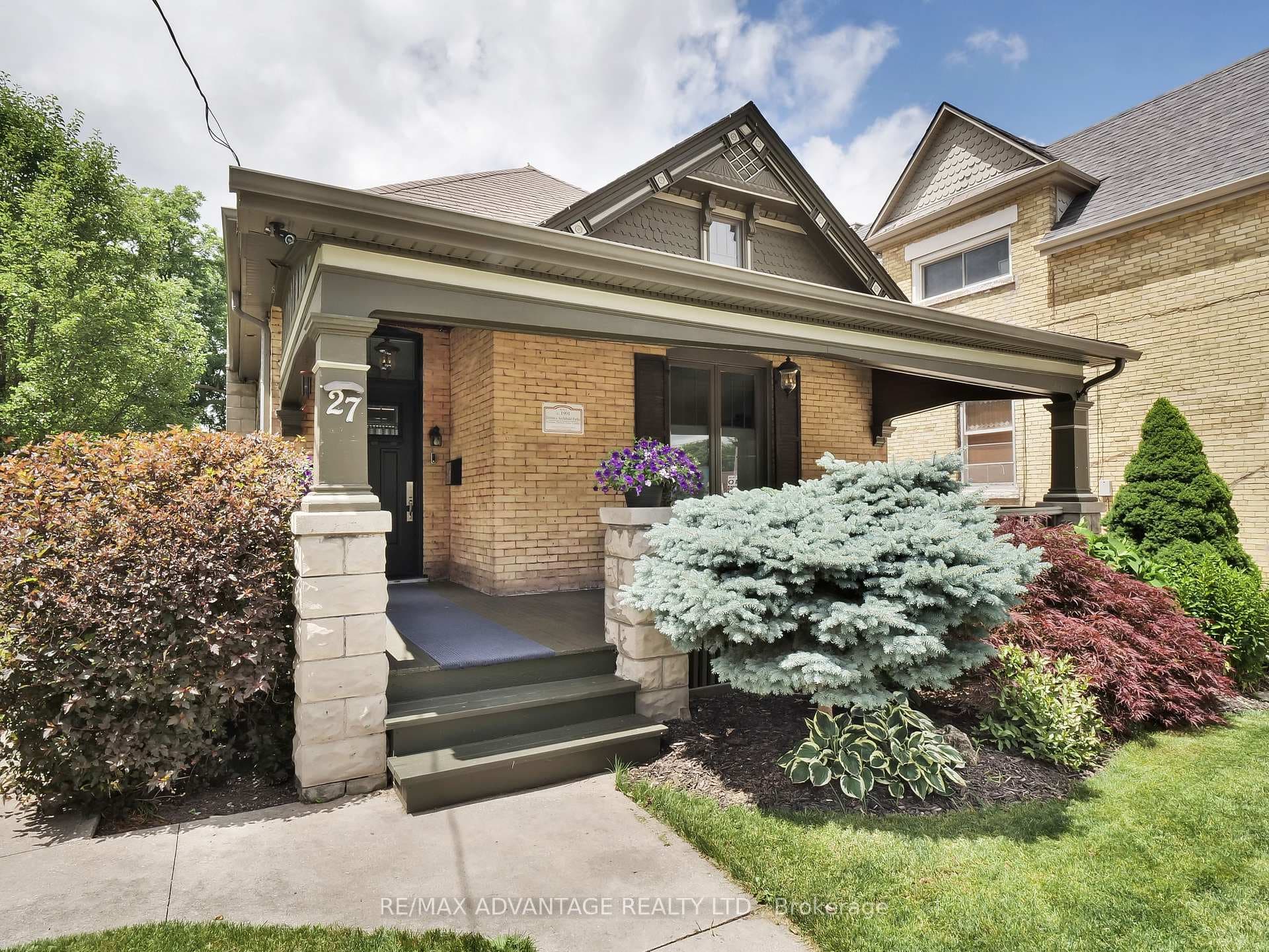 Exceptional curb appeal
