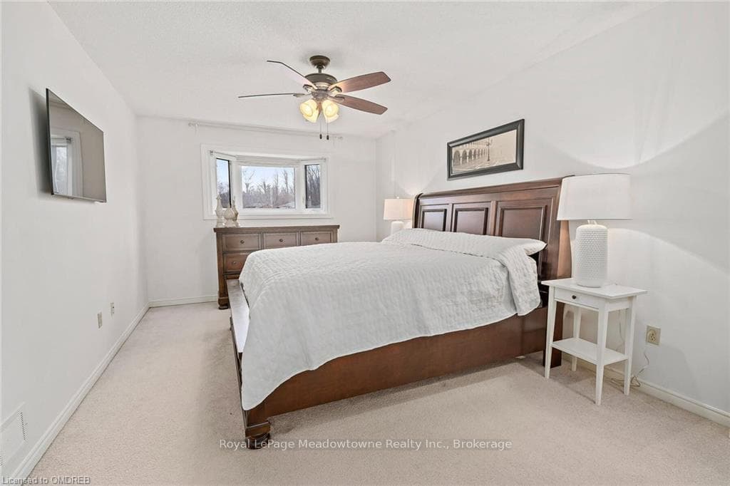 12 JASON Crescent photo 29