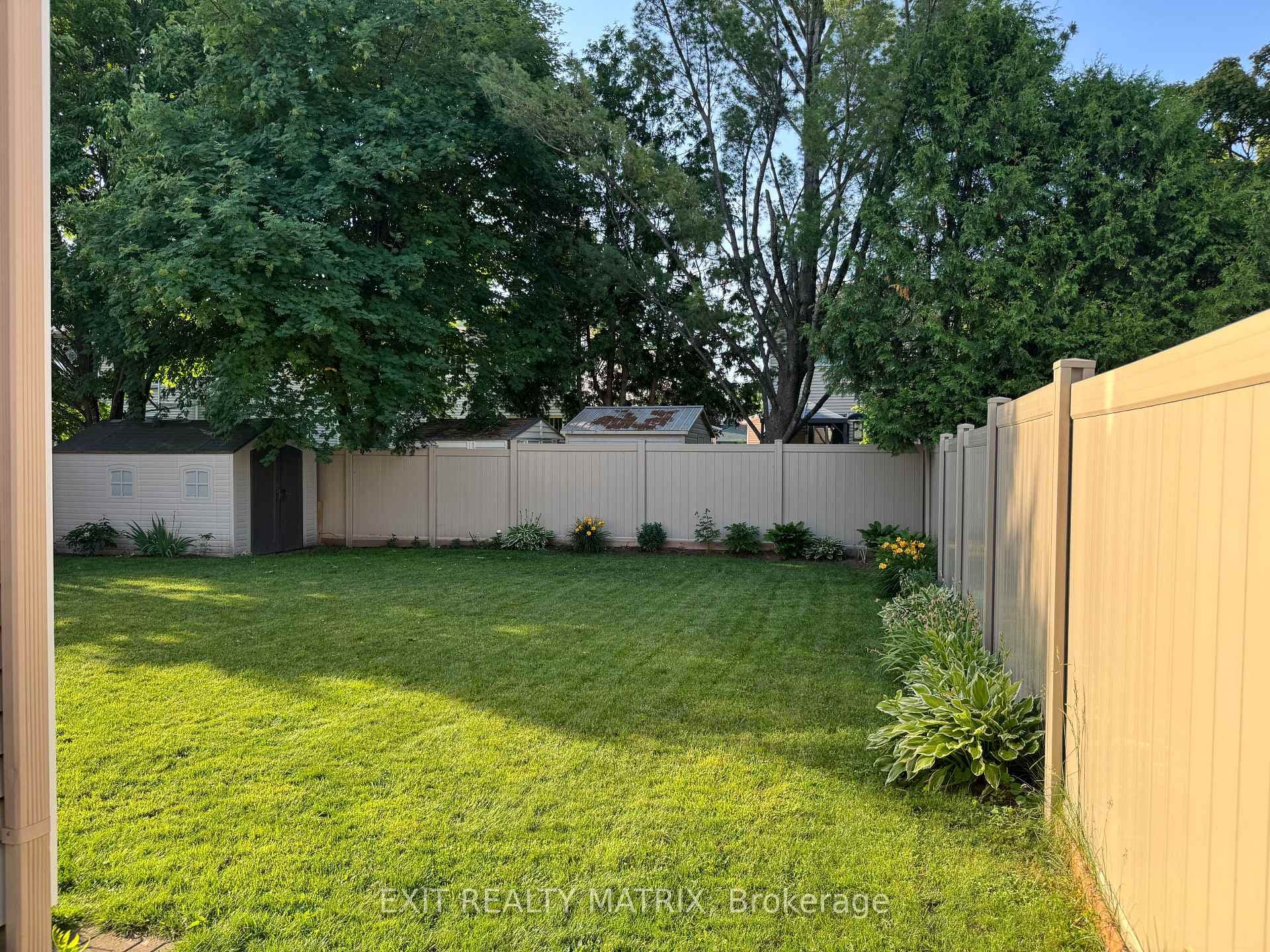 5968 Meadowglen Drive photo 13