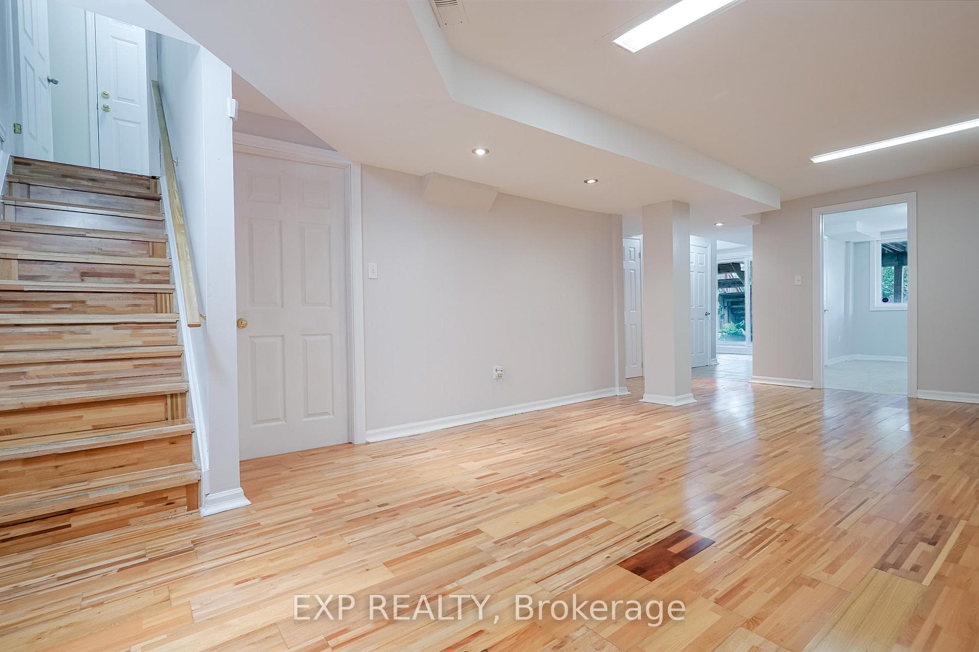 75 Hutton Place photo 36