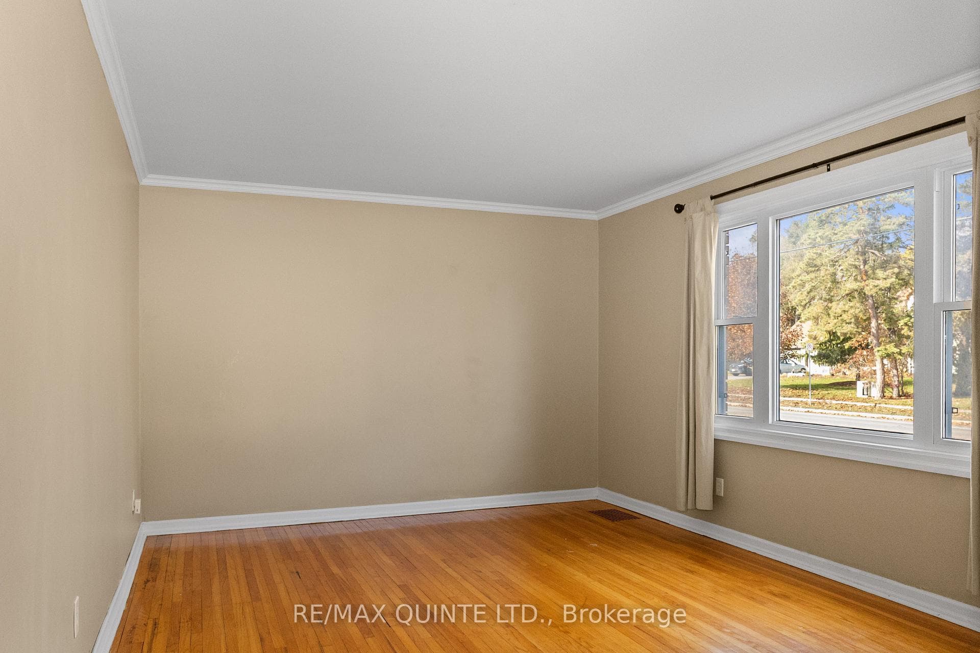 329 Bridge Street photo 8