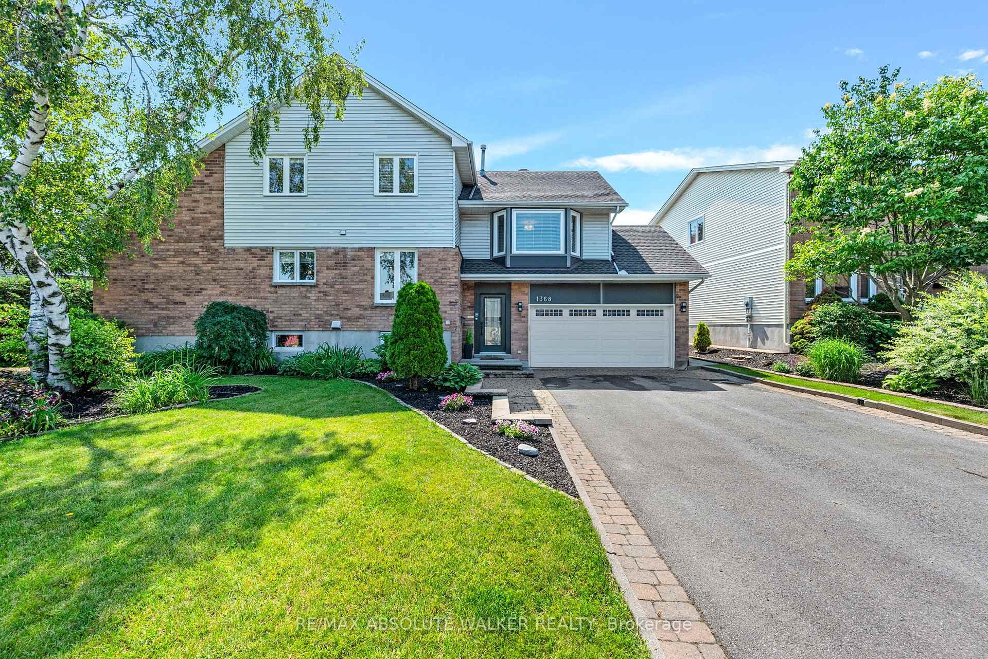 1368 Norview Crescent photo 1