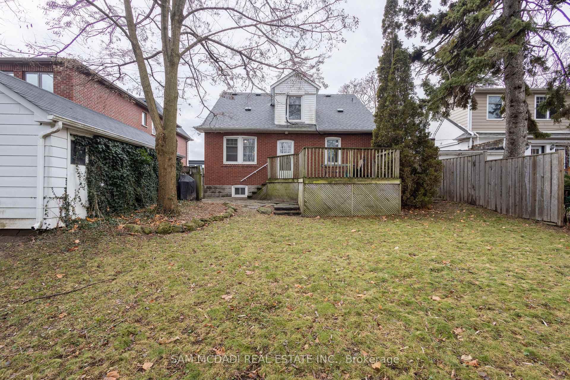 11 Brant Avenue photo 4