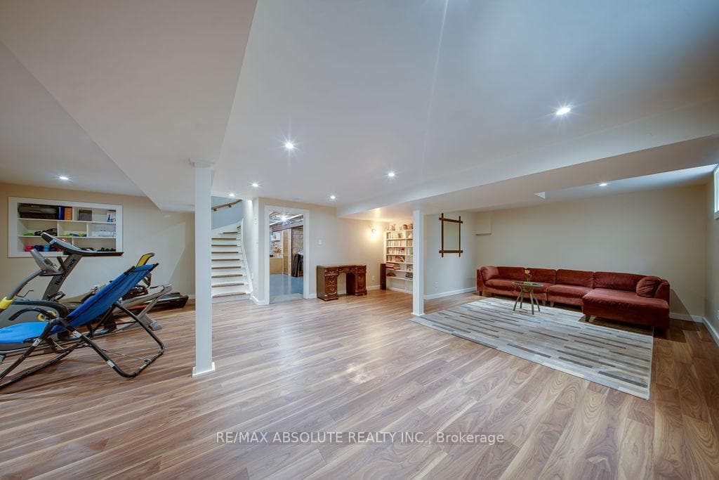 685 BOUNDARY Road photo 40