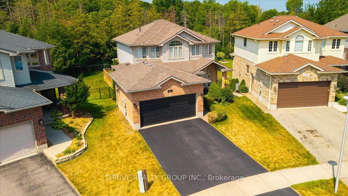 1571 Blackmaple Crescent photo 3