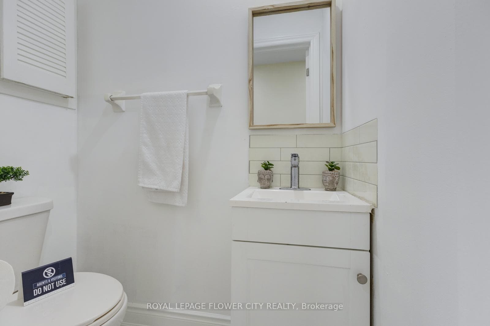 435 Silverstone Drive Unit 19 photo 9