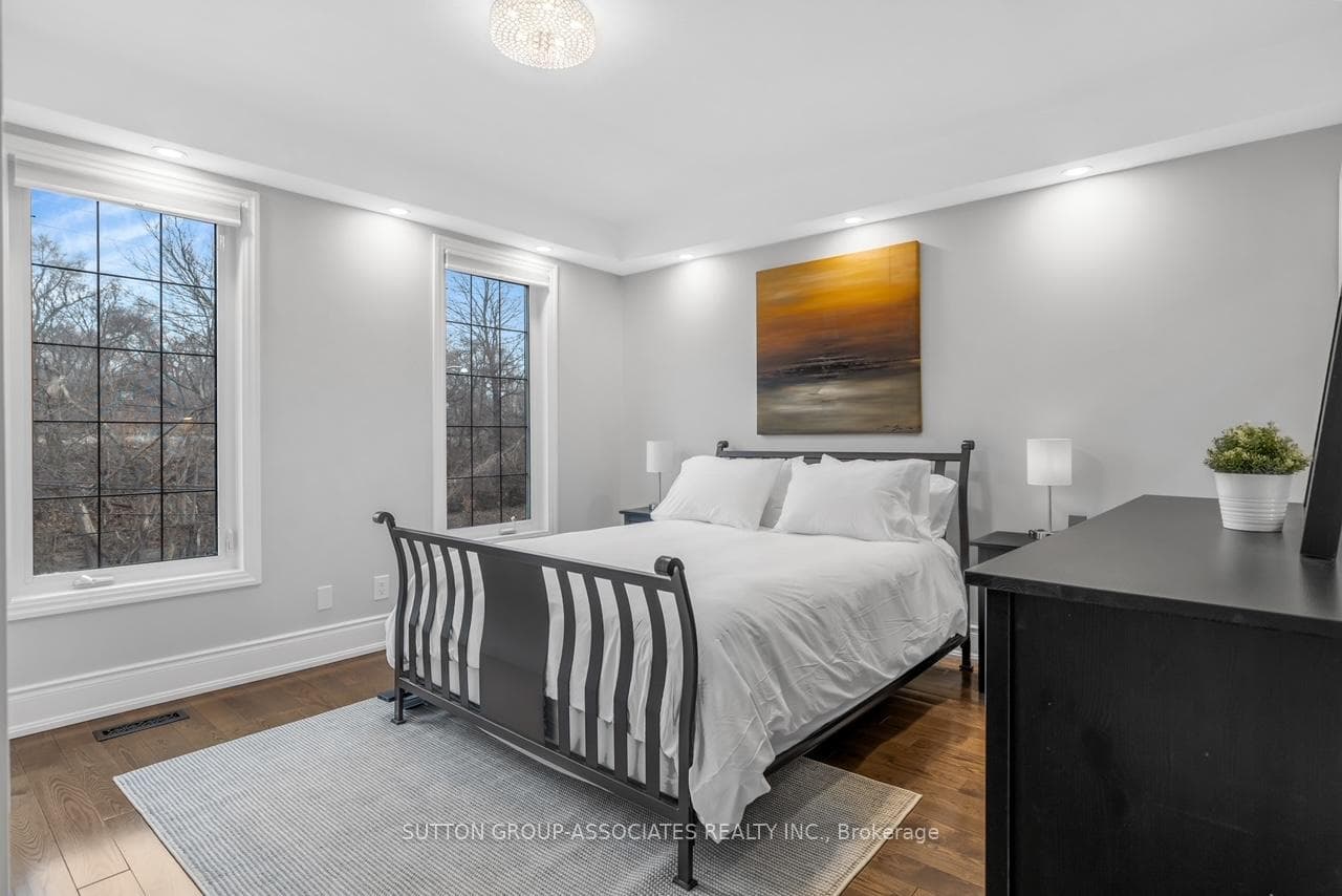 204 Macpherson Avenue photo 7