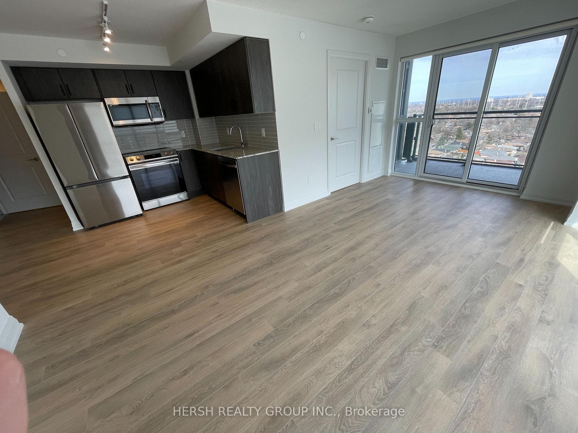 20 Meadowglen Place Unit 1504 photo 11