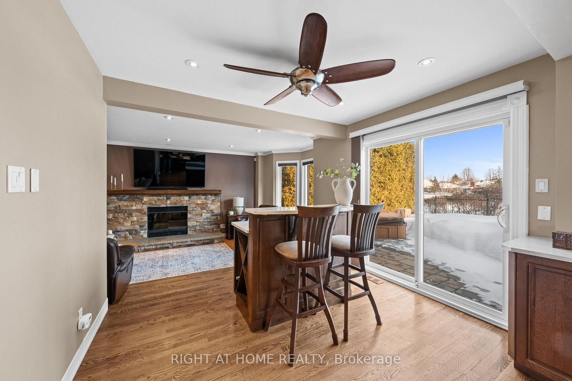 21 SLADE Crescent photo 14