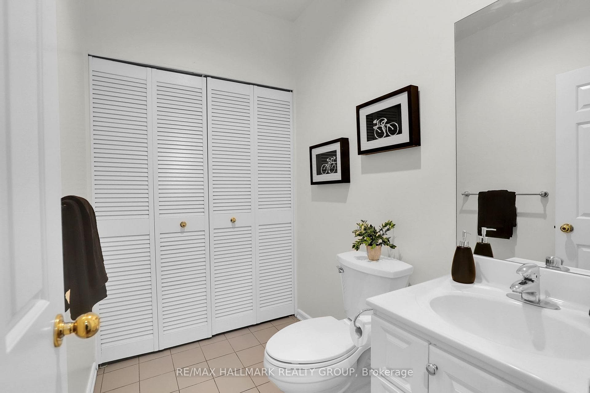7 CLAREY Avenue photo 33