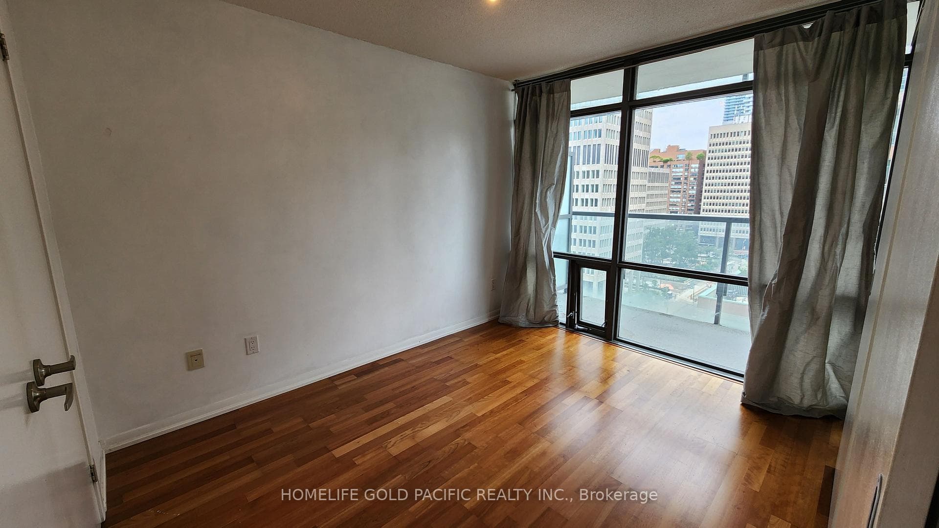 37 Grosvenor Street Unit 1204 photo 15