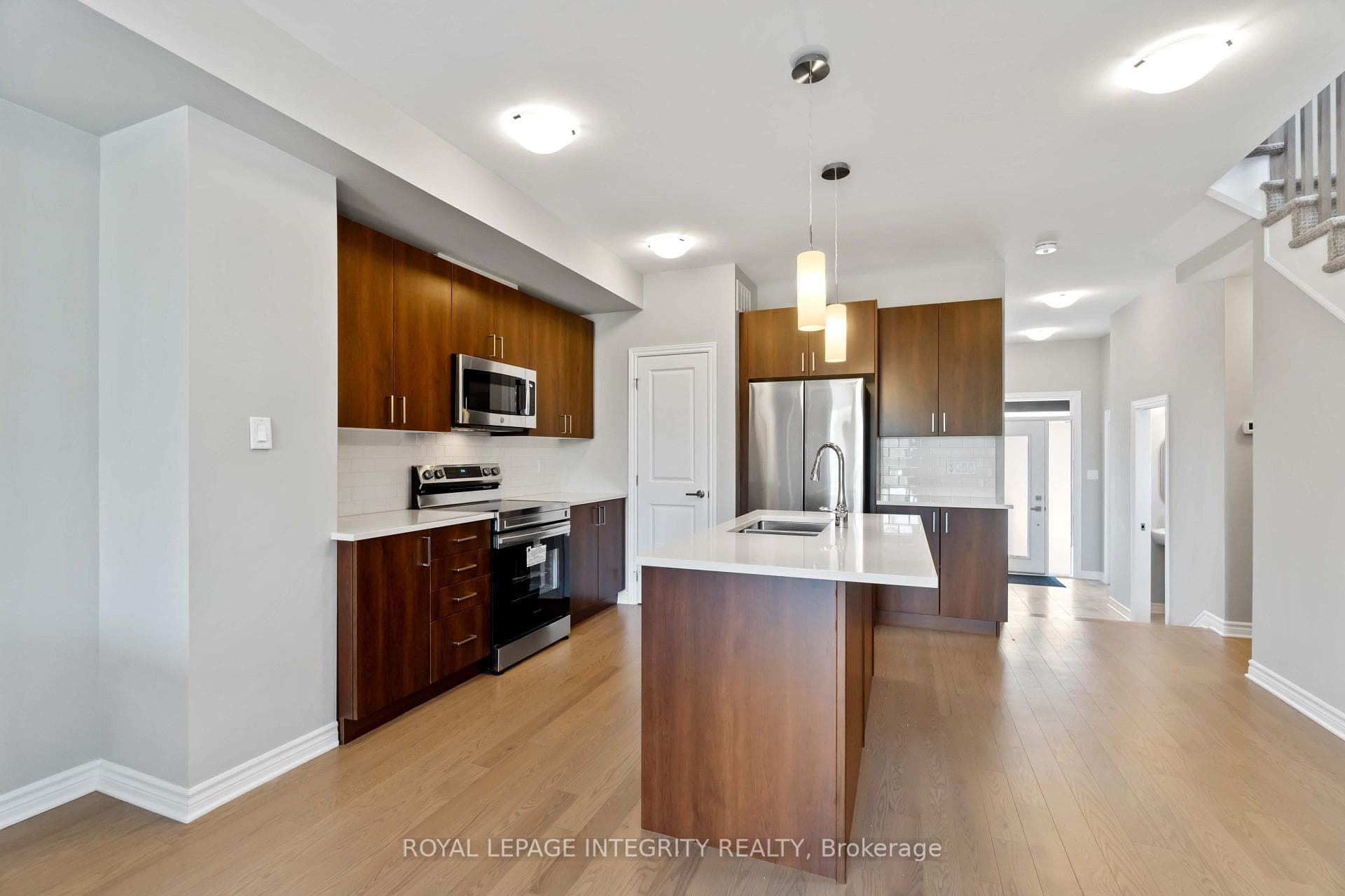 634 Fisher Street photo 4