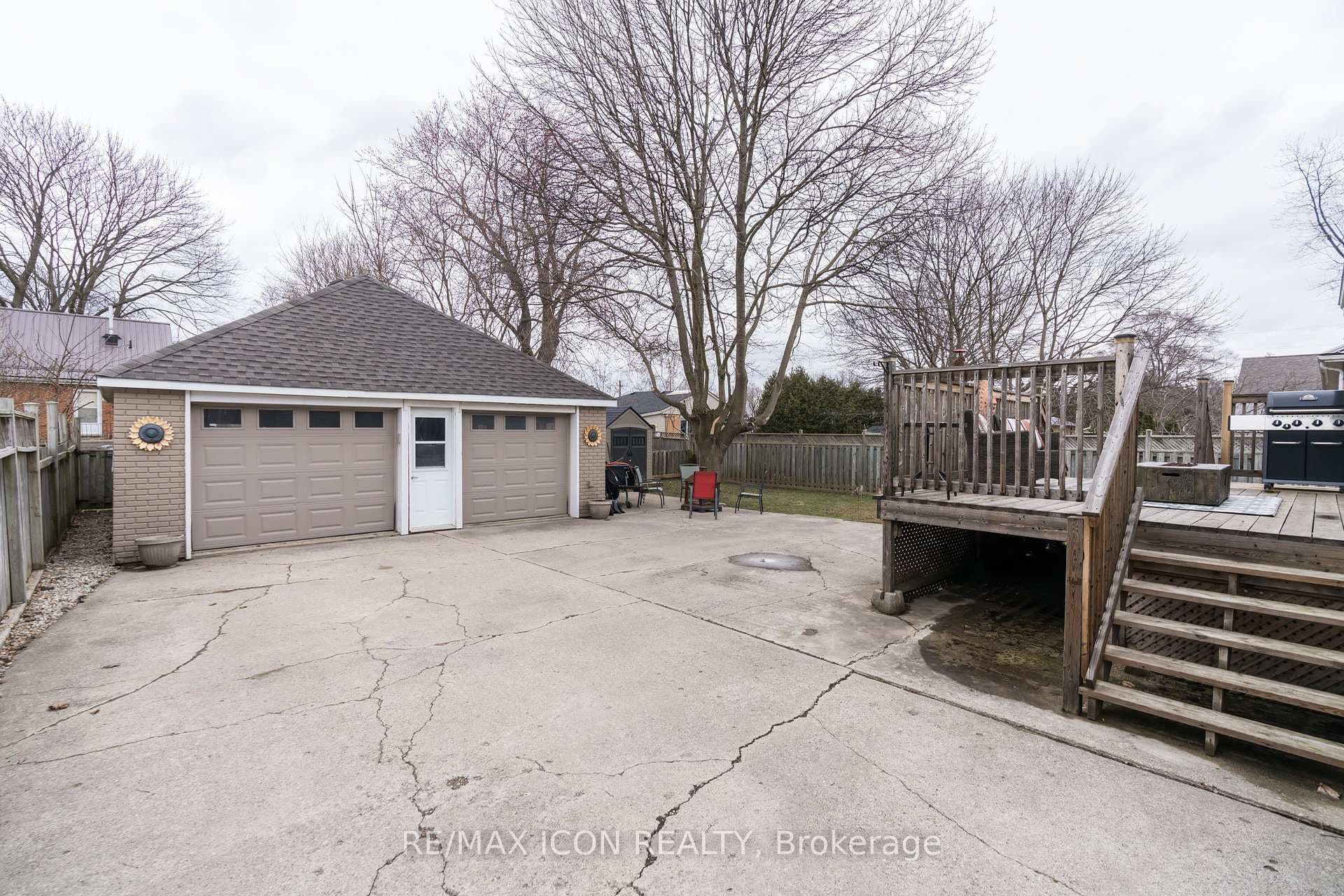 198 Elm Street photo 24