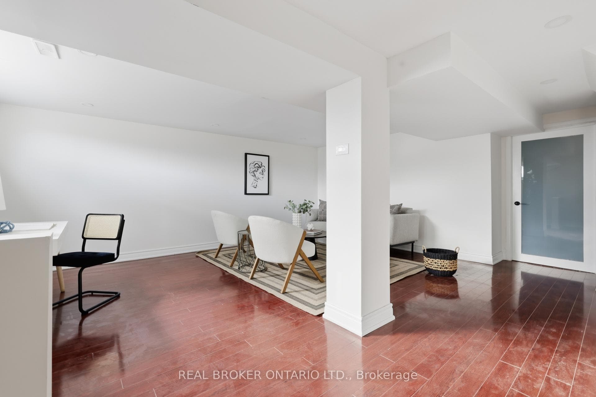 1324 Lawrence Avenue photo 19