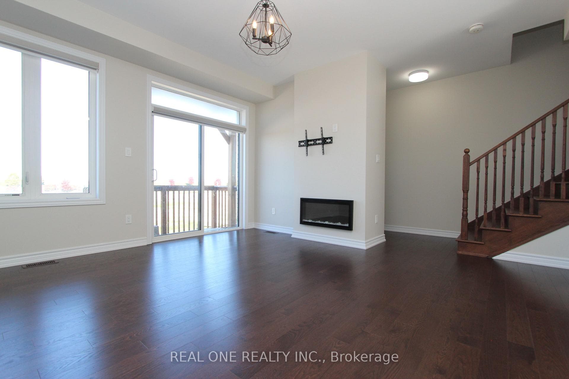 14 Douet Lane photo 3