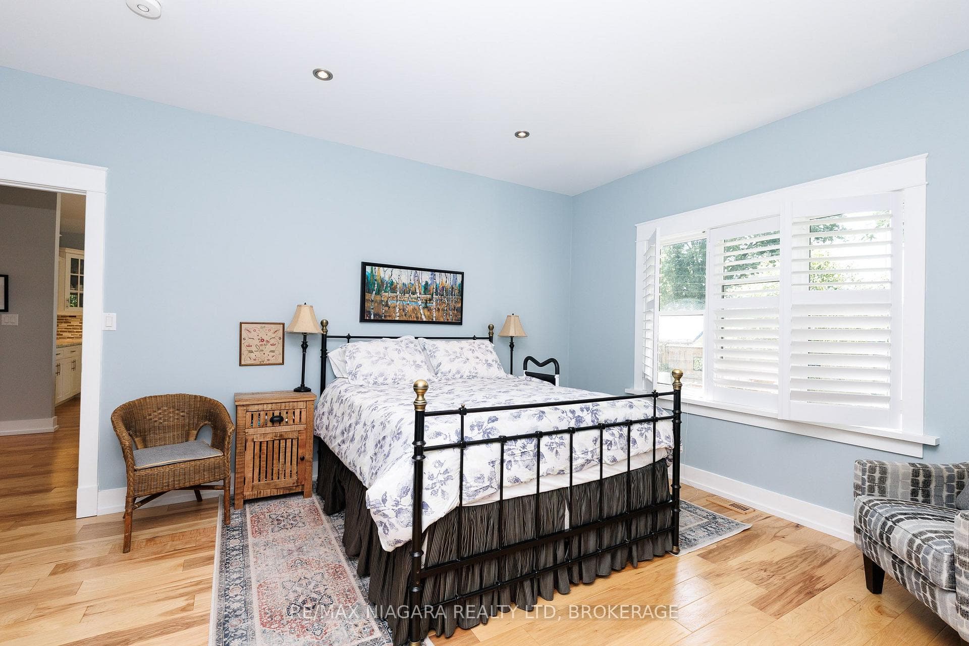 Primary Bedroom w/4pc Ensuite & Walk-in Closet