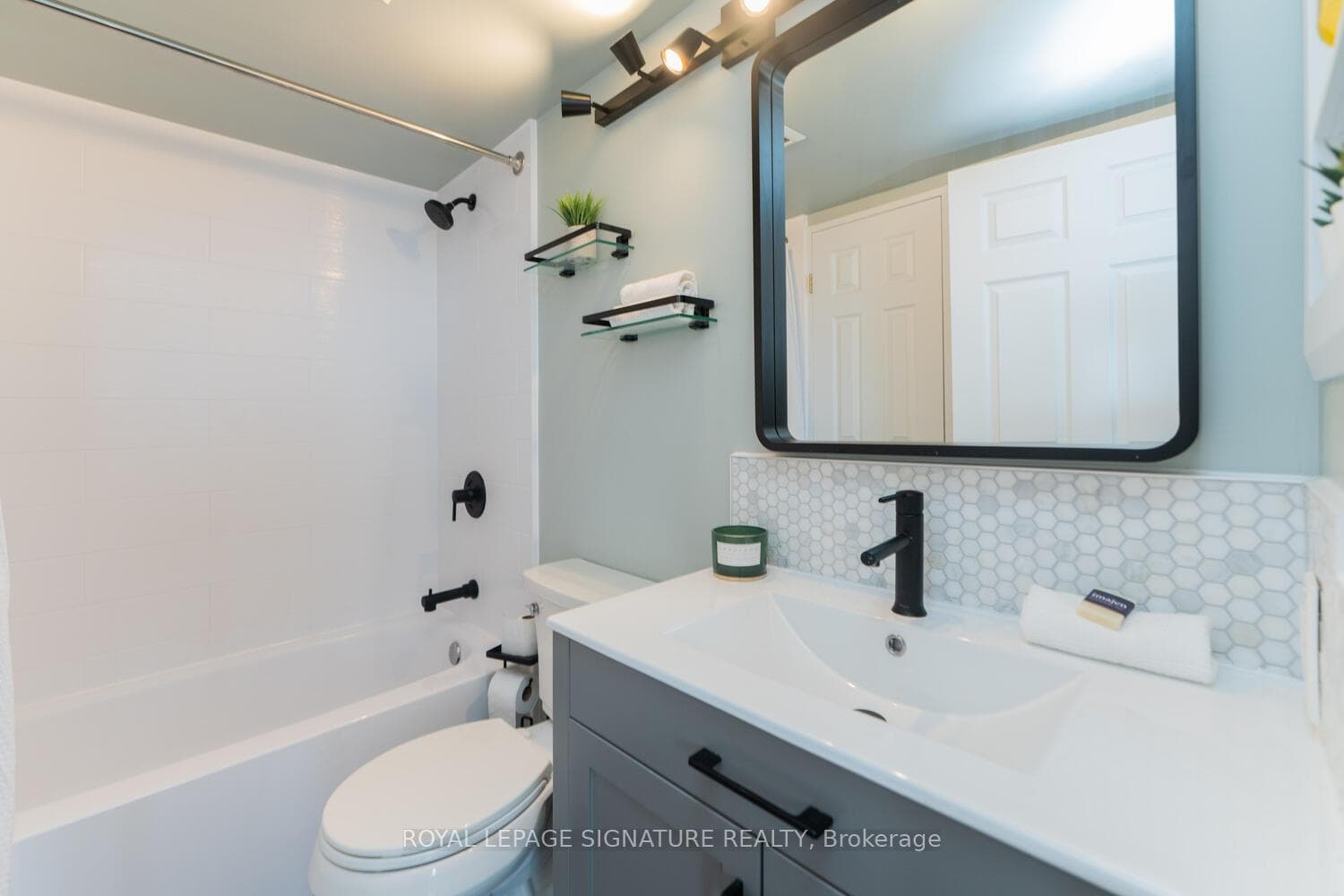 1625 Pickering Parkway Unit 606 photo 37