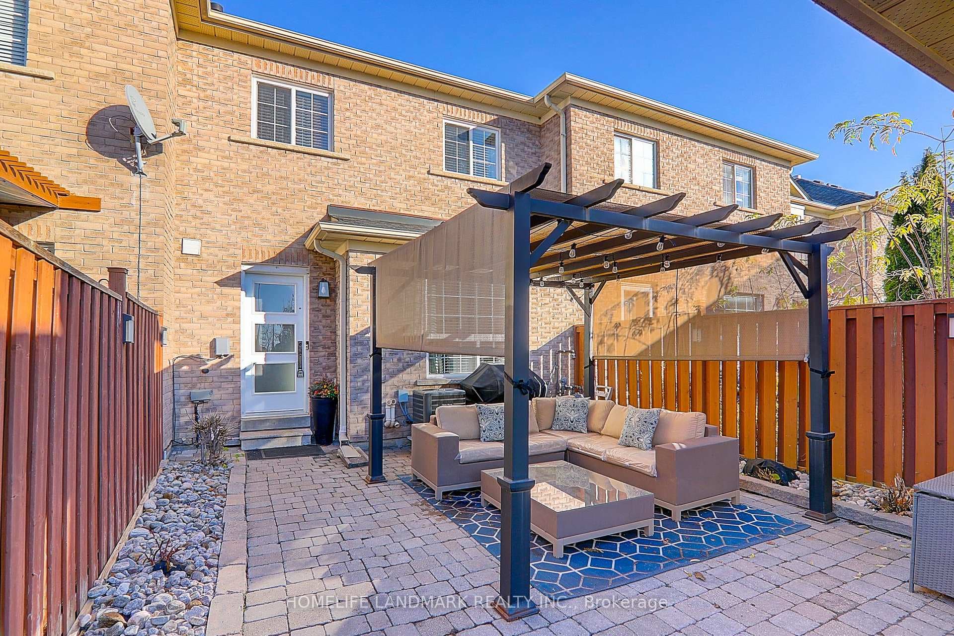 9144 Dufferin Street photo 39