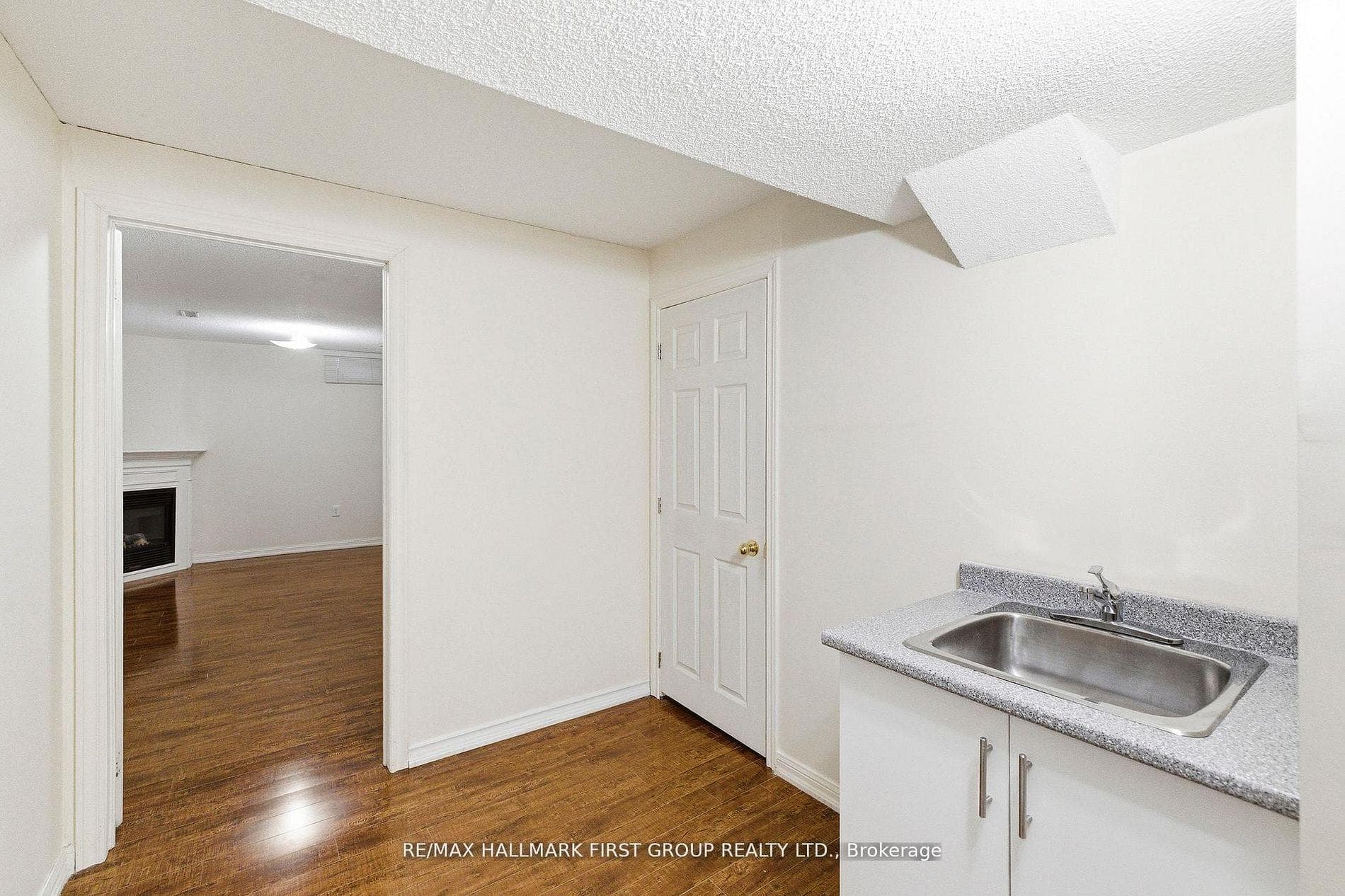 32 Samandria Avenue photo 12