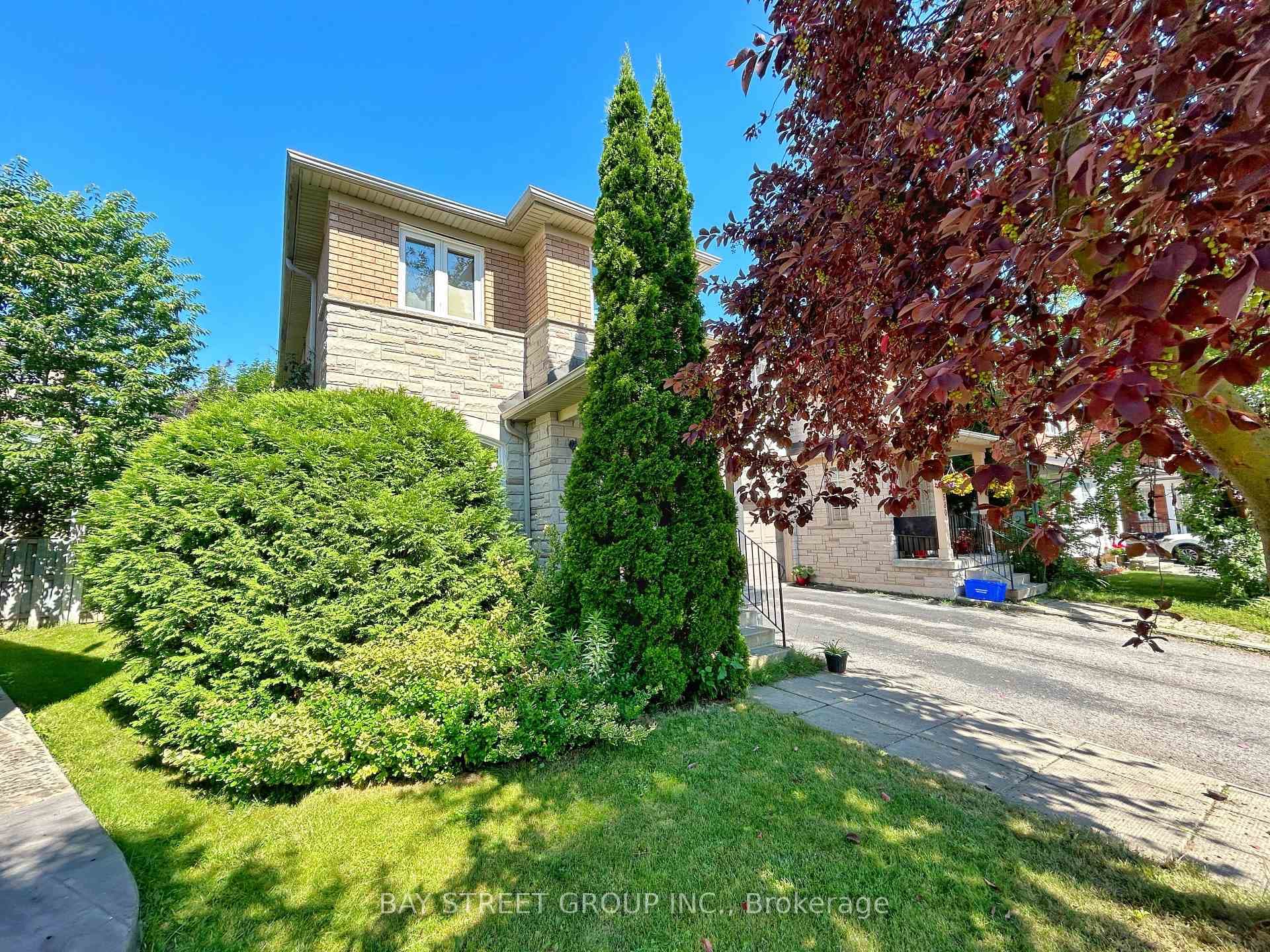 582 Lumsden Drive photo 3