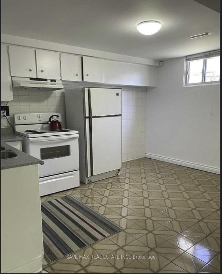 65 Dellbrook Crescent Unit Bsmt photo 3
