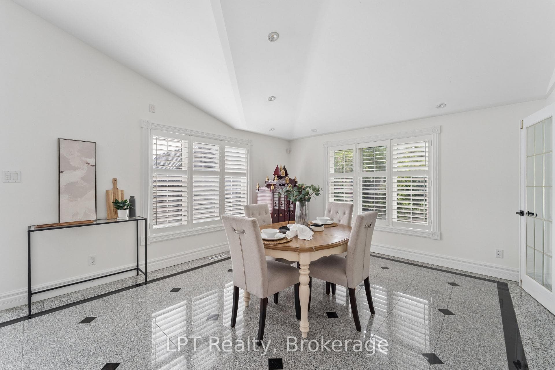 1 Mayfield Crescent photo 17