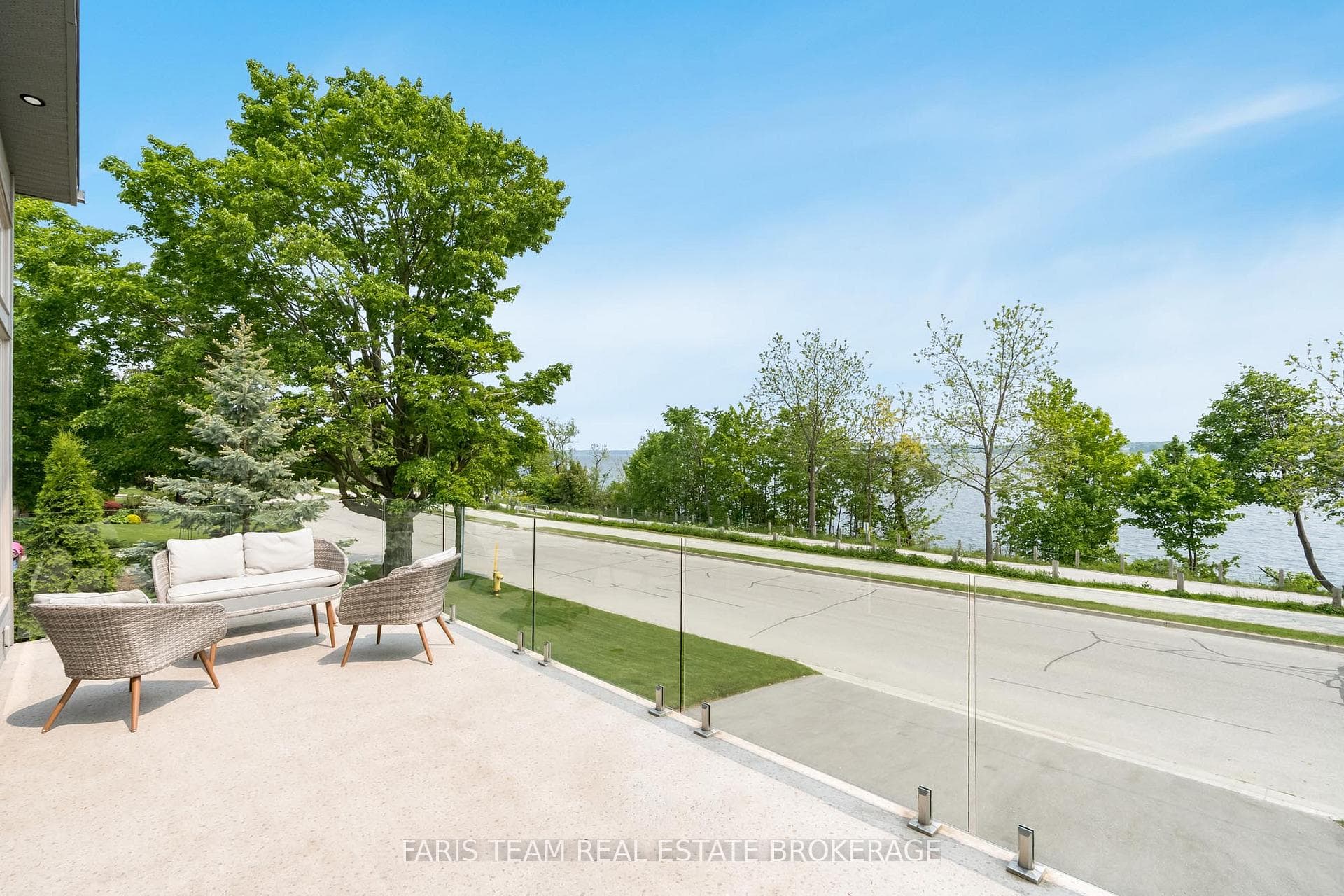 202 Kempenfelt Drive photo 18