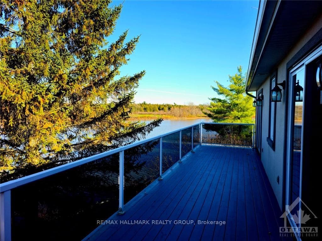 Long deck with glass railing