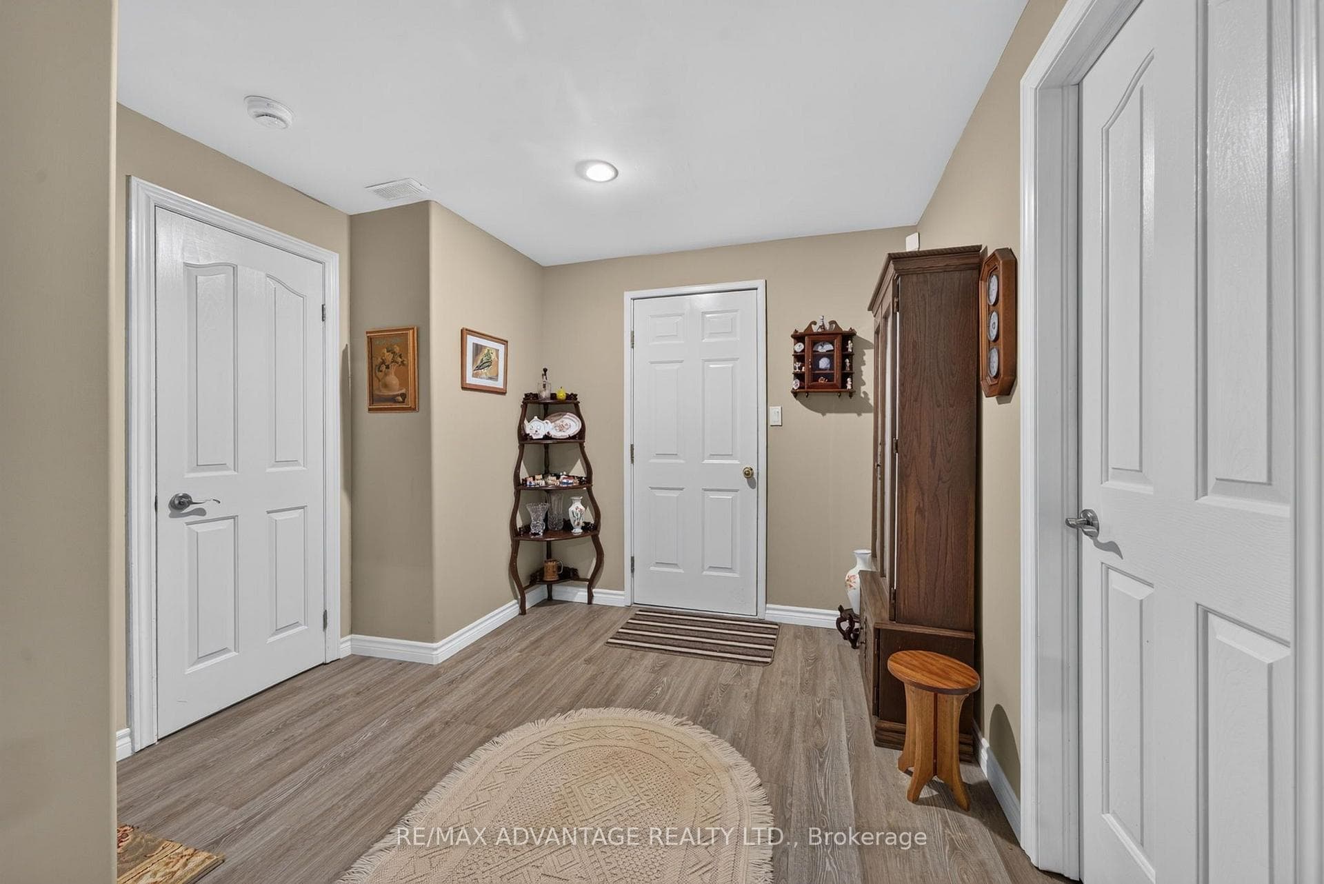 8 Willard Crescent photo 22