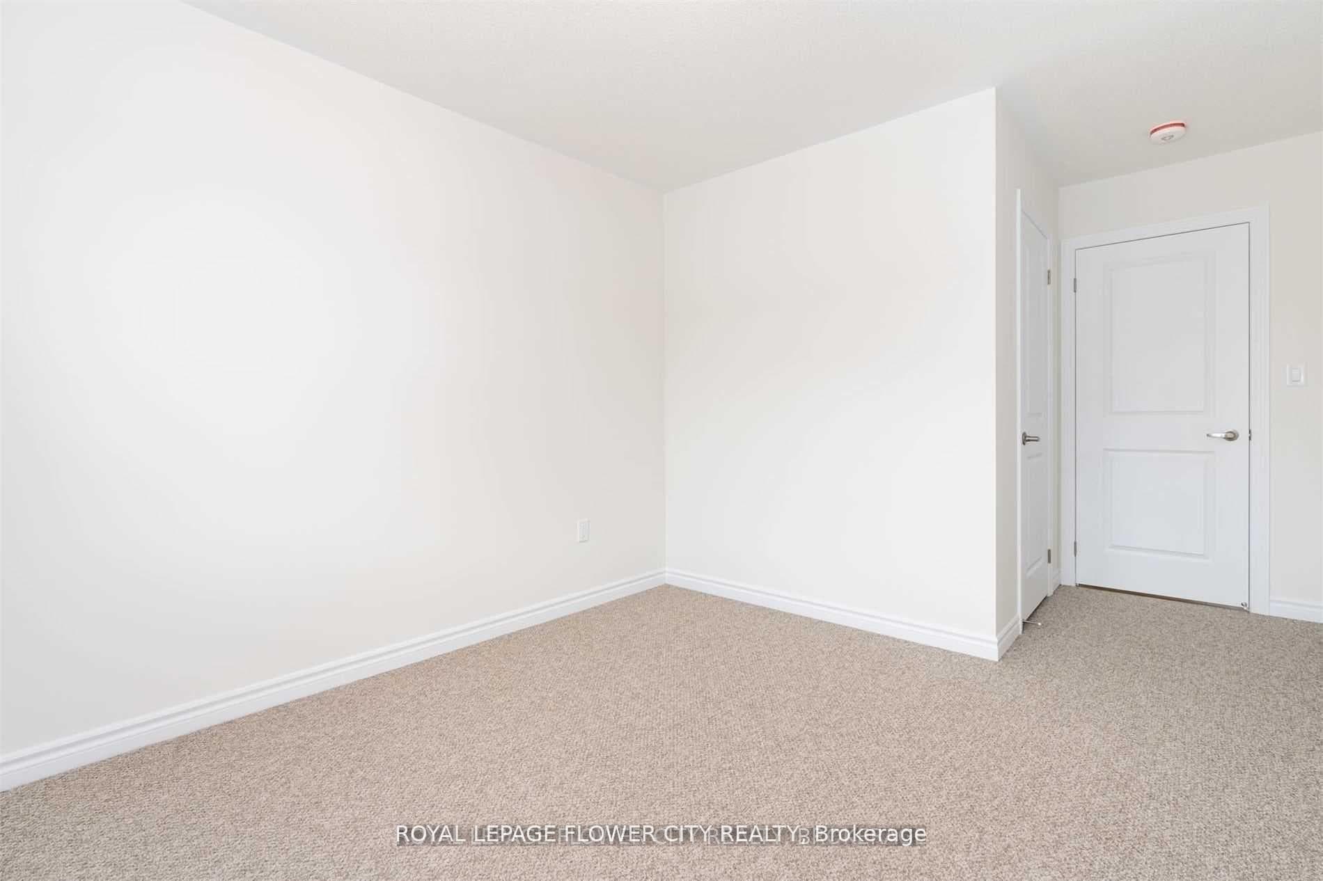 2282 Grainger Loop Crescent photo 22