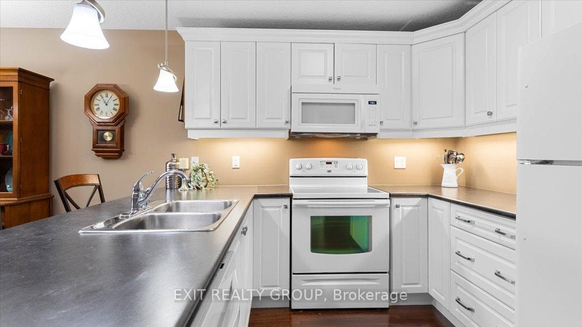 14 Cortland Crescent photo 12