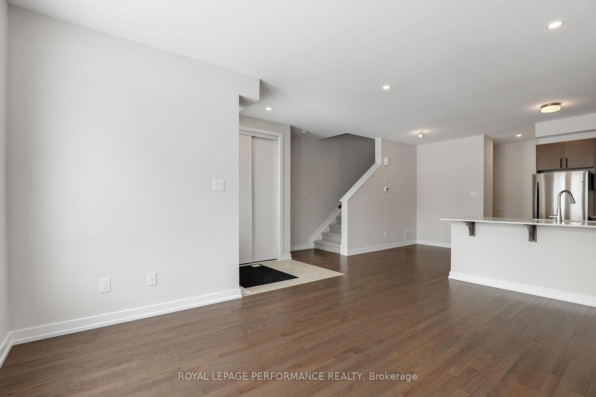 528 Oldenburg Avenue photo 7