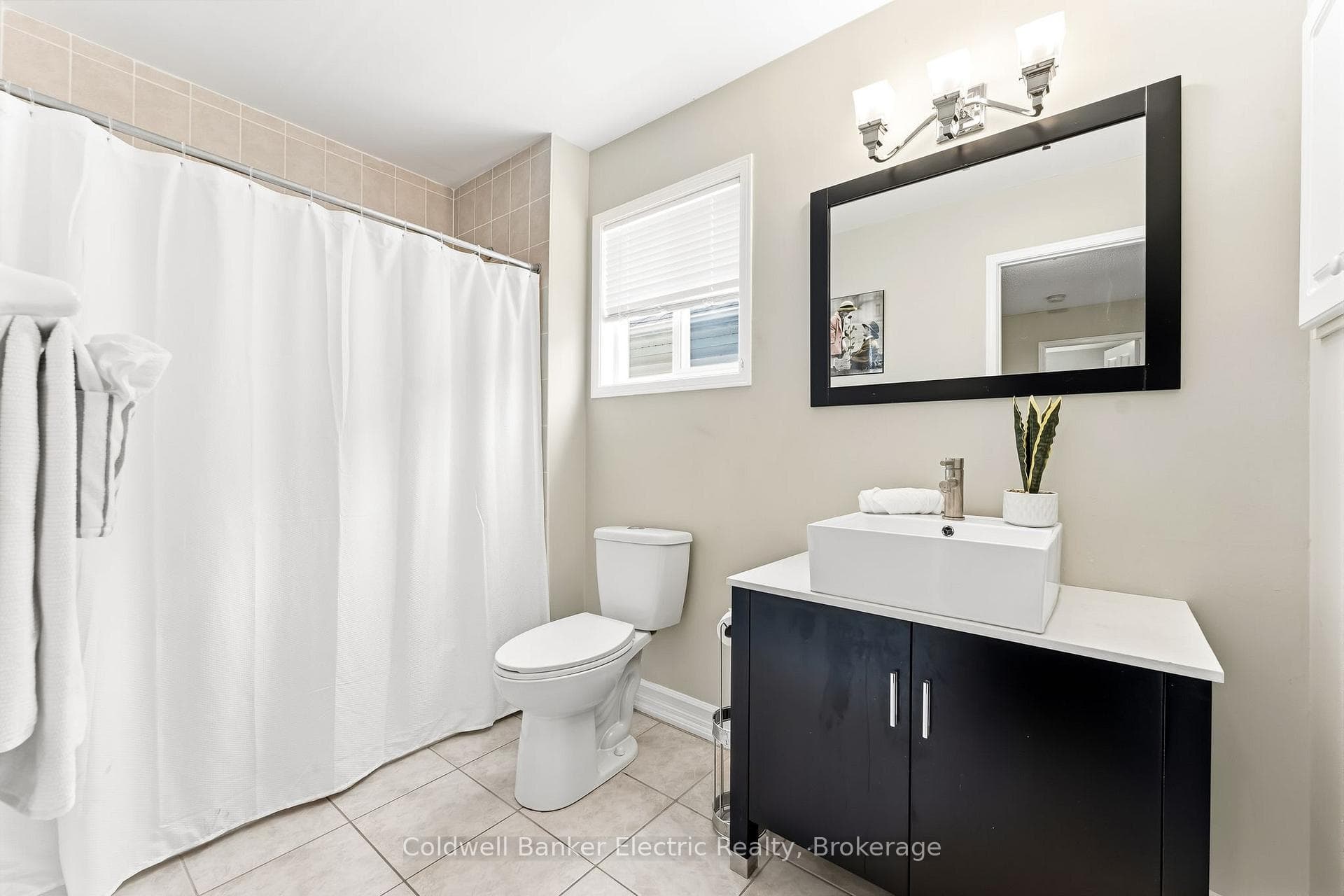 1407 Ashgrove Crescent photo 41