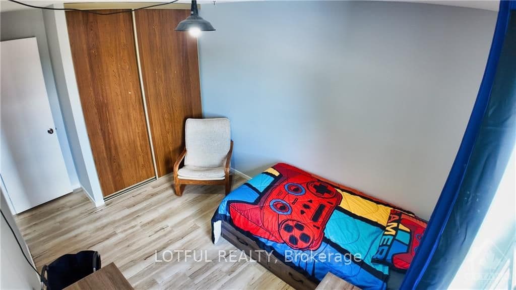 79 SHERWAY Drive photo 12