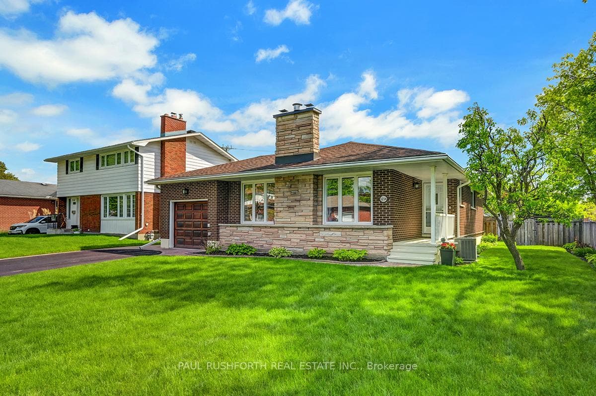 1214 Castle Hill Crescent photo 3