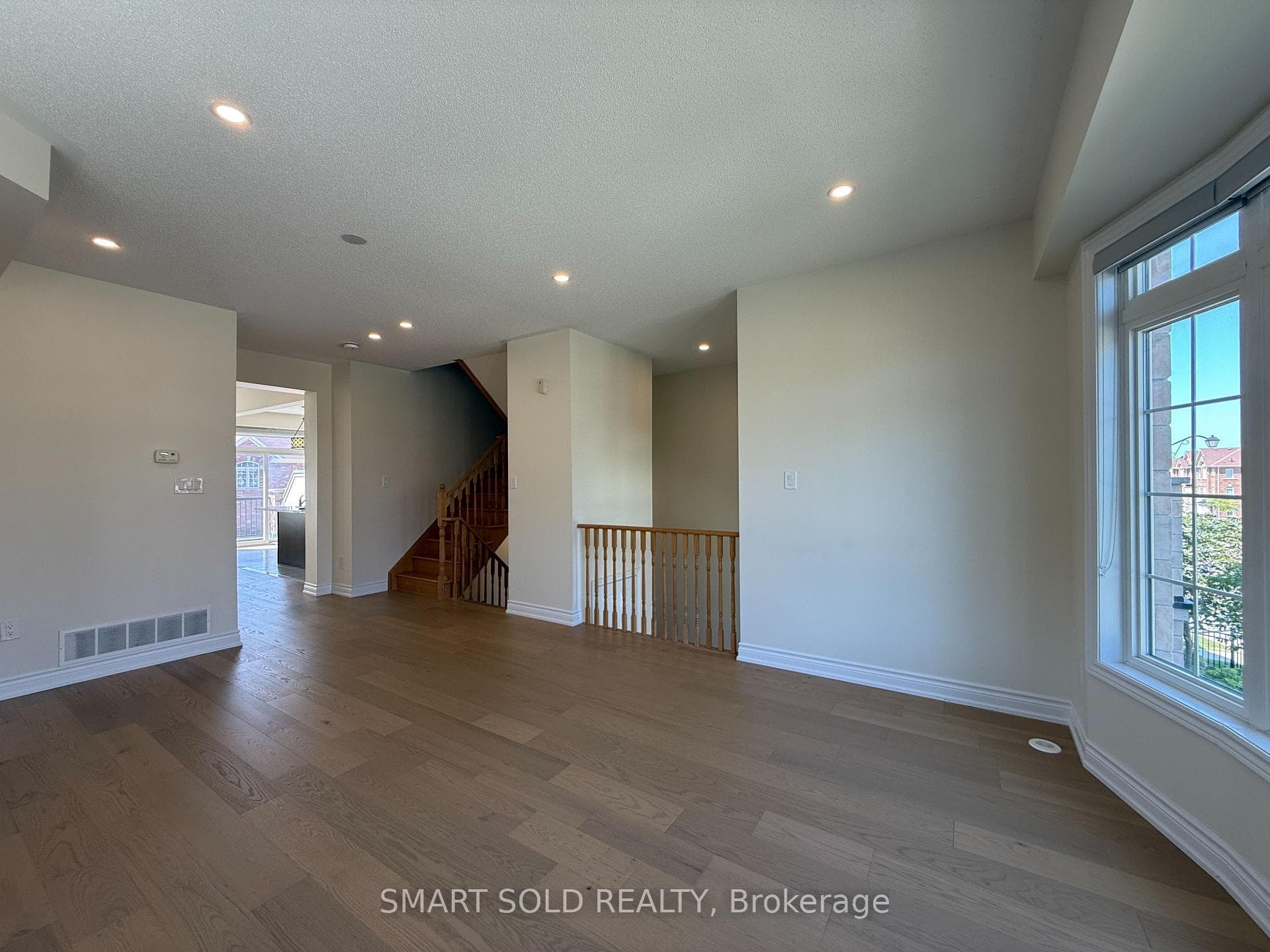 311 Dundas Way photo 4