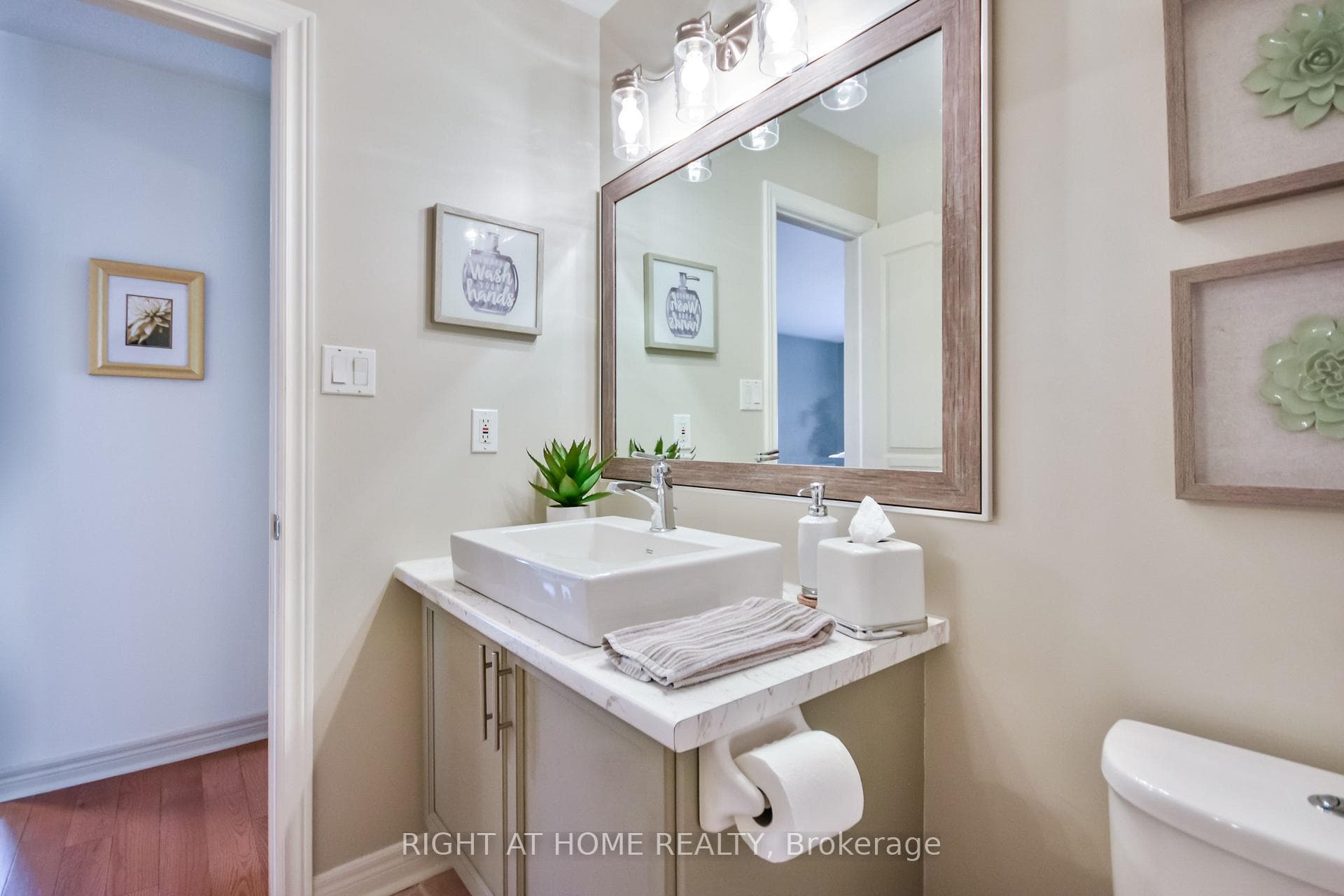 4 pc Main Floor Bathroom